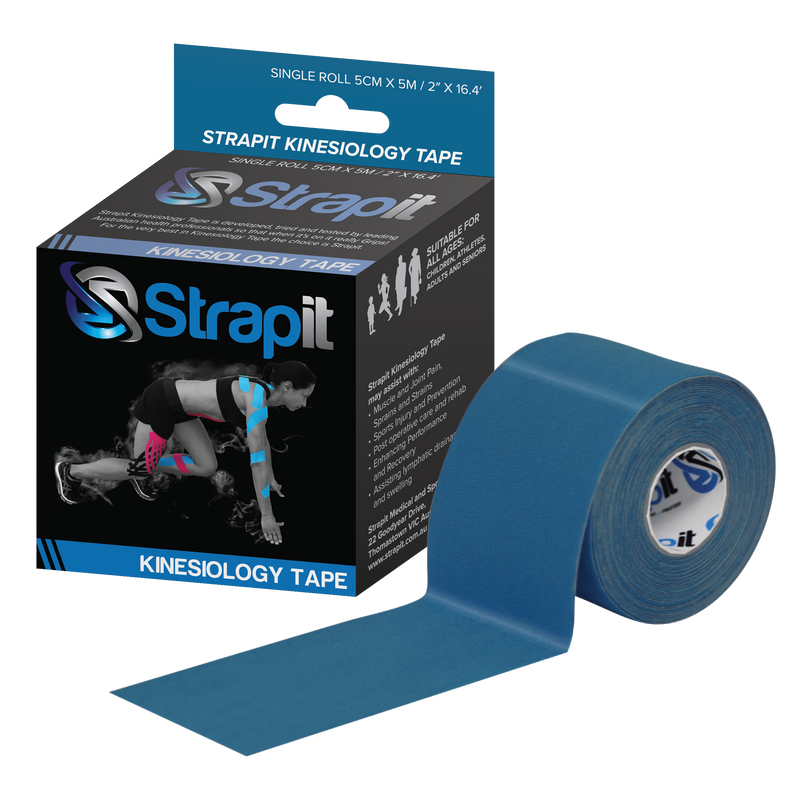 Strapit Original kinesiologie tape in een blauwe rol van 5 cm x 5 m, met verpakking.